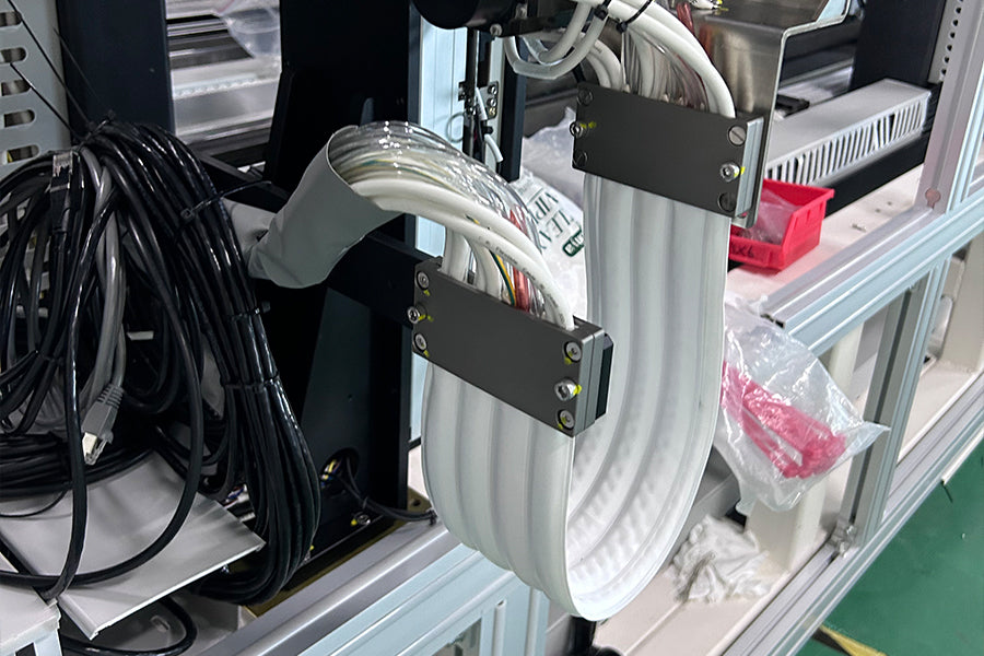 Reliable Dust-Free Drag Chain Systems for Cleanroom Cable Management