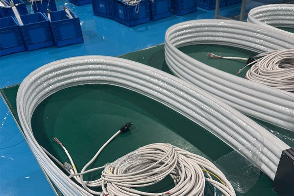 Optimizing Your Cleanroom with a Reliable Dust-Free Cable Carrier