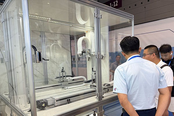 What is a dust-free drag chain and its impact on cleanroom efficiency