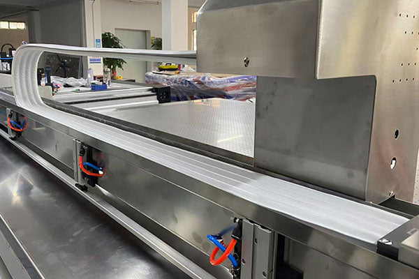 What is the importance of a cleanroom energy chain in maintaining cable integrity