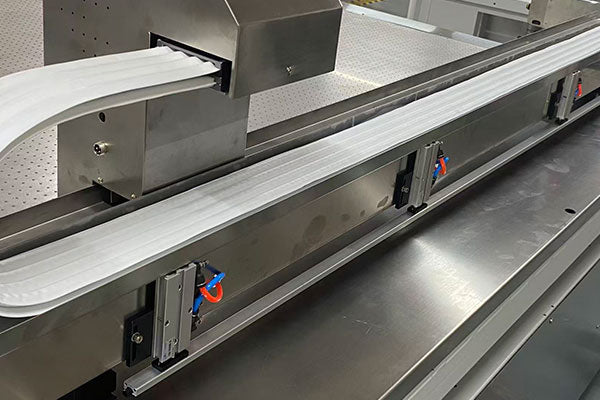 Efficient Cleanroom Cable Carrier Systems for Optimal Contamination Control